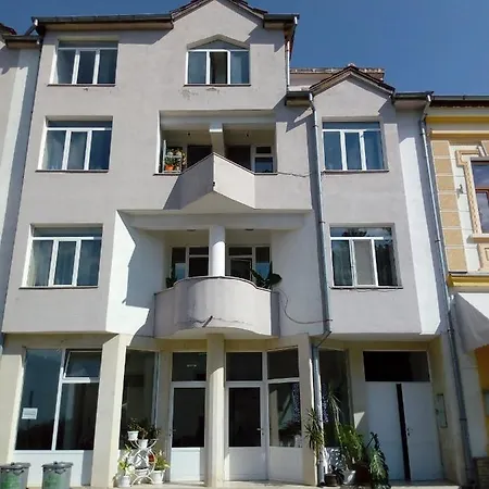 Apartament при старото пиано